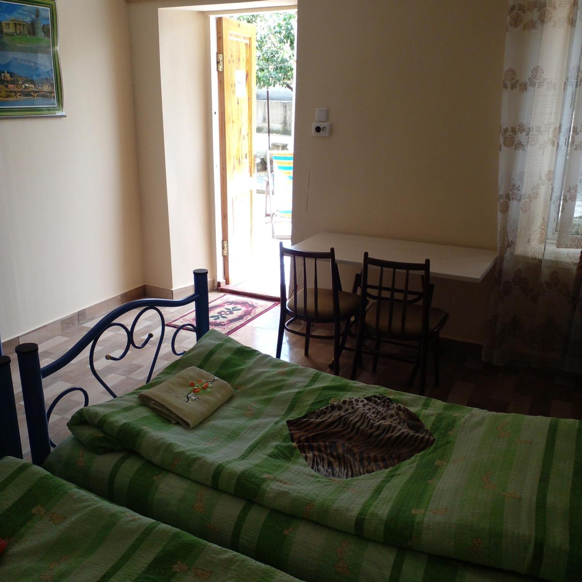 Giorgi'S Homestay Кутаїсі Екстер'єр фото