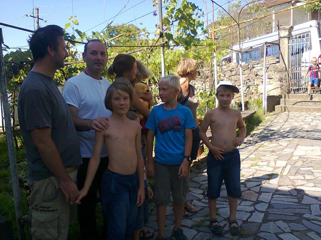 Giorgi'S Homestay Кутаїсі Екстер'єр фото