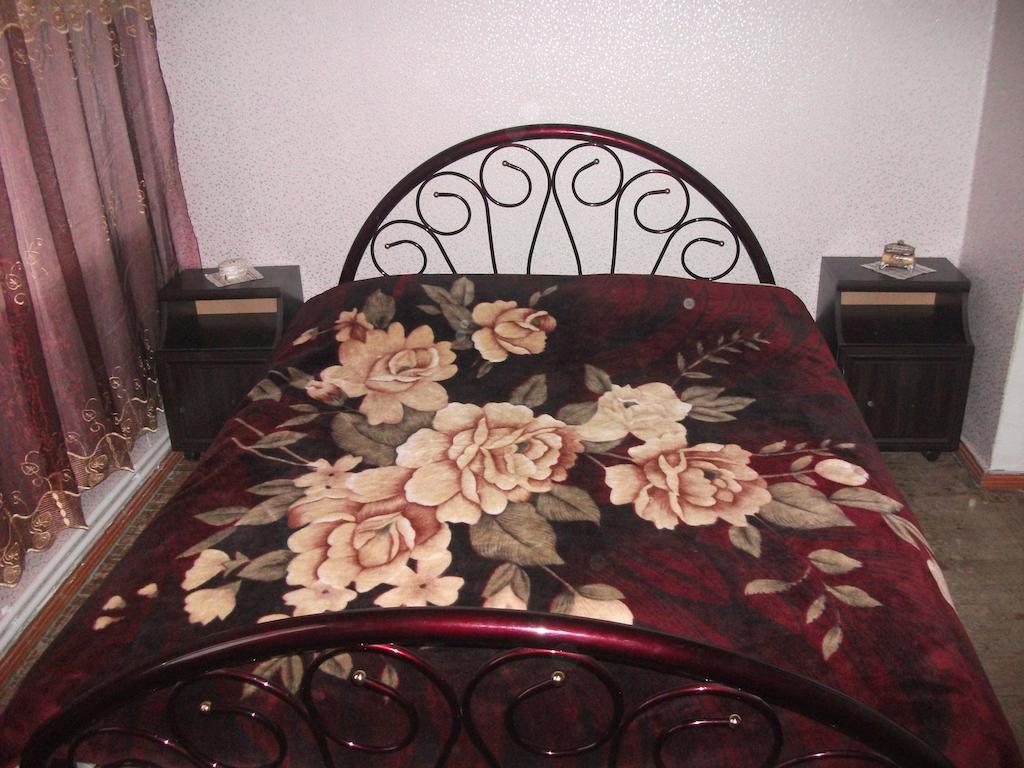 Giorgi'S Homestay Кутаїсі Екстер'єр фото