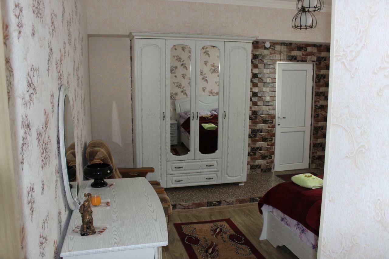 Giorgi'S Homestay Кутаїсі Екстер'єр фото